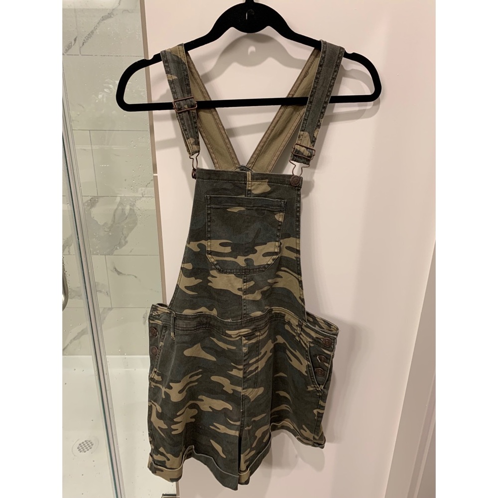 NWOT Camo Overalls 💚🖤💚🖤